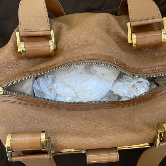 Michael KORS Brown Leather Bag with Gold Hardware - Picture 4 of 11